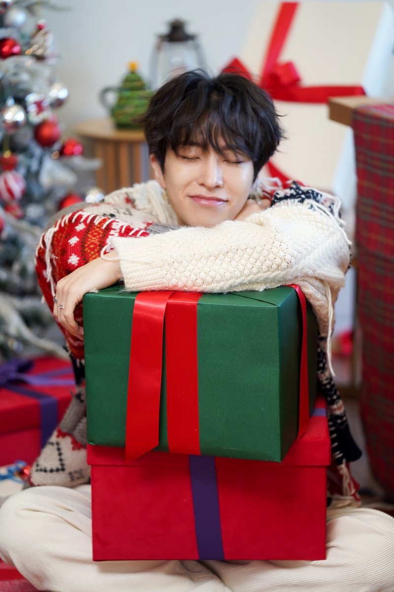 YOUNGJAExArs's tweet image. Merry Christmas with YOUNGJAE✨

#영재 #YOUNGJAE
#MerryChristmas