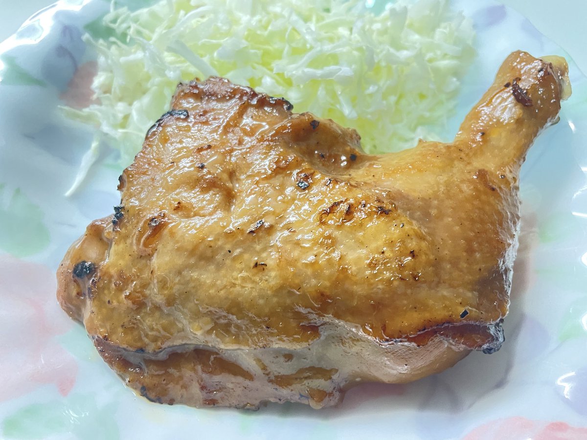 bec_yn's tweet image. クリスマスイブということで、
チキンレッグは、スーパーで買ってきたけど
パスタは、トマトソースと小松菜のソースで
クリスマスっぽく作ってみました。 #ディナー #パスタ #クリスマス #っぽい料理 #作ってみた