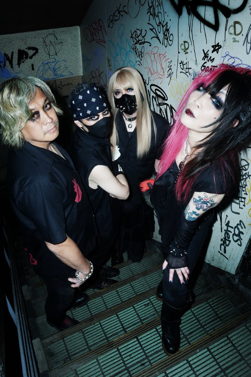 yosuke13658542's tweet image. 2025年12月26日、戦国大統領。僕らのアイドル、由美ねー率いる伝説のバンド五臓六腑！伝説のベーシスト、あそさんラストライブ。観に行くー★