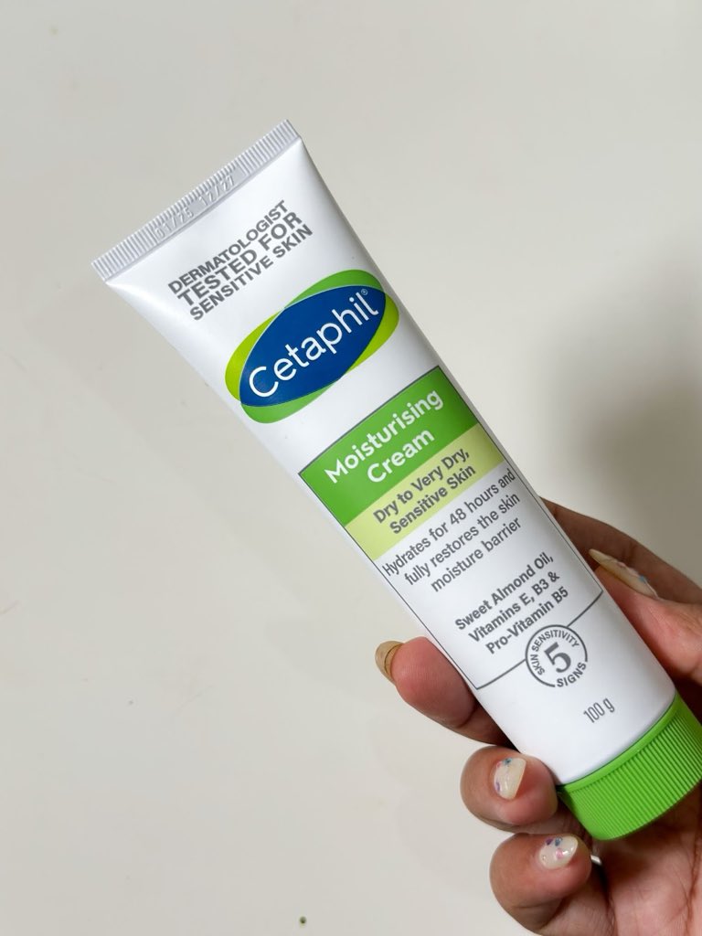 a lifesaver for my sensitive skin 

trust me, this moisturizer legit keeps my skin barrier protected!