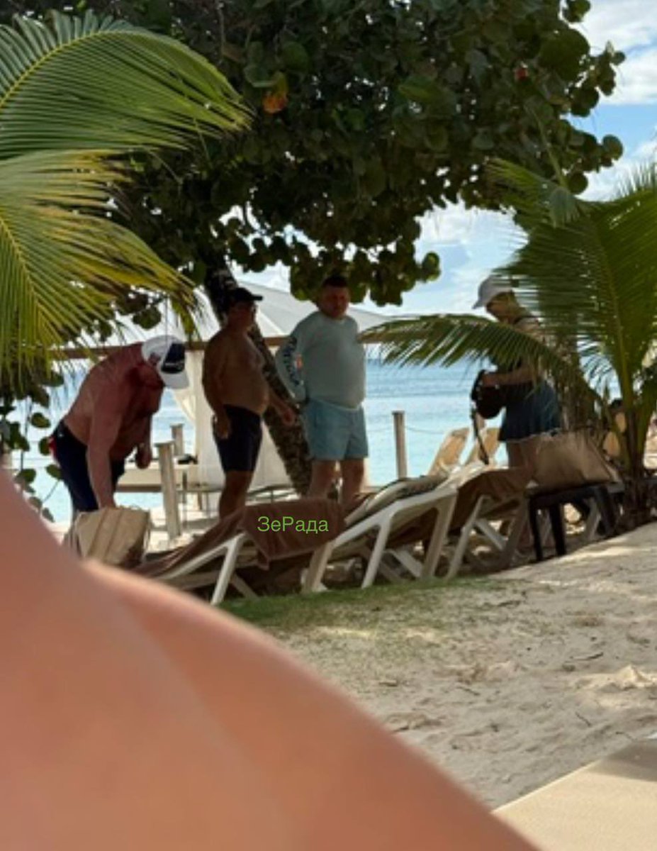 TheOtherSideRu's tweet image. 🇺🇦 Ukraine's former top general and likely future president Valery Zaluzhny is vacationing in the Dominican Republic

He once famously began his autobiography: "I will be the last to leave Kiev. I certainly will not surrender alive"

Apparently, that vow doesn't apply to London…