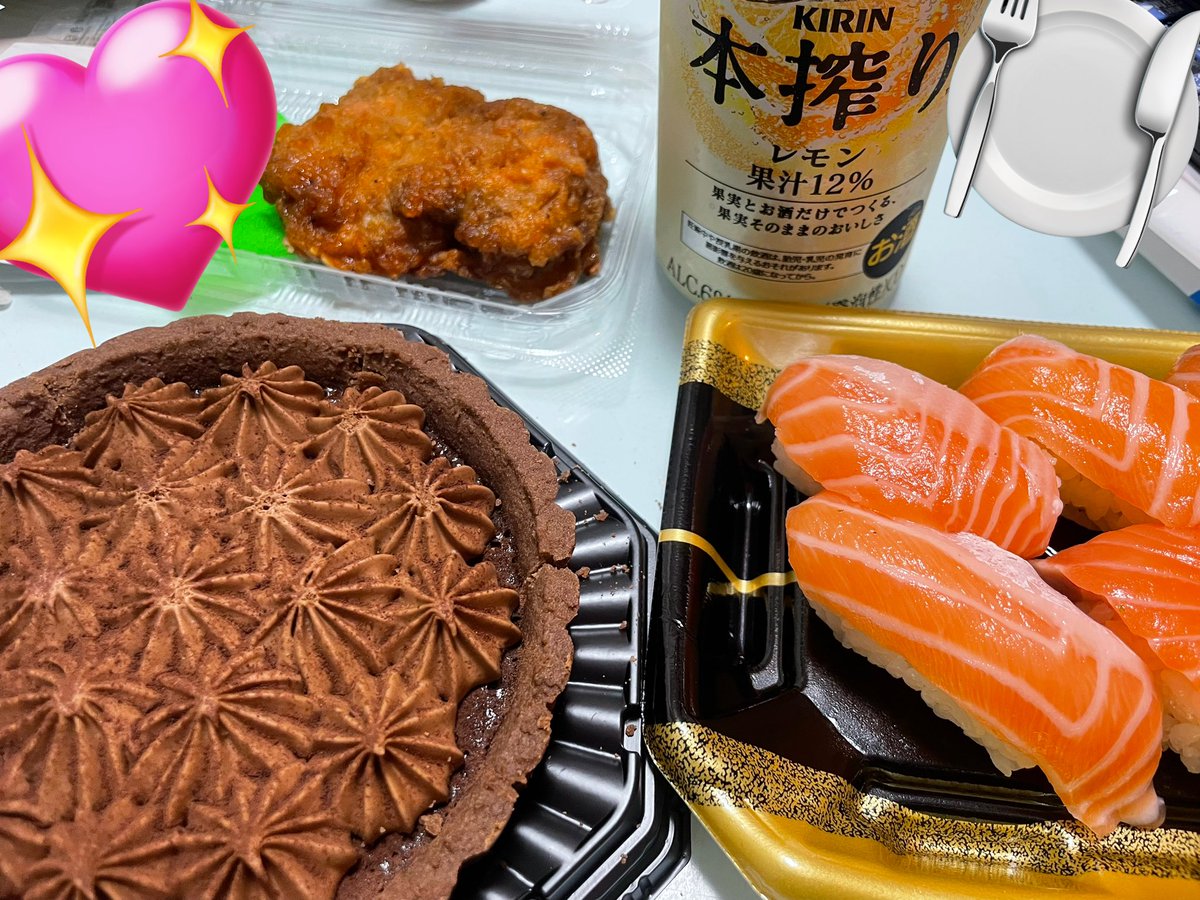 C8My4's tweet photo. 欲望に素直に生きすぎてるイブ🍗🍣🍰🥂 https://t.co/tjjdrkR6Z5