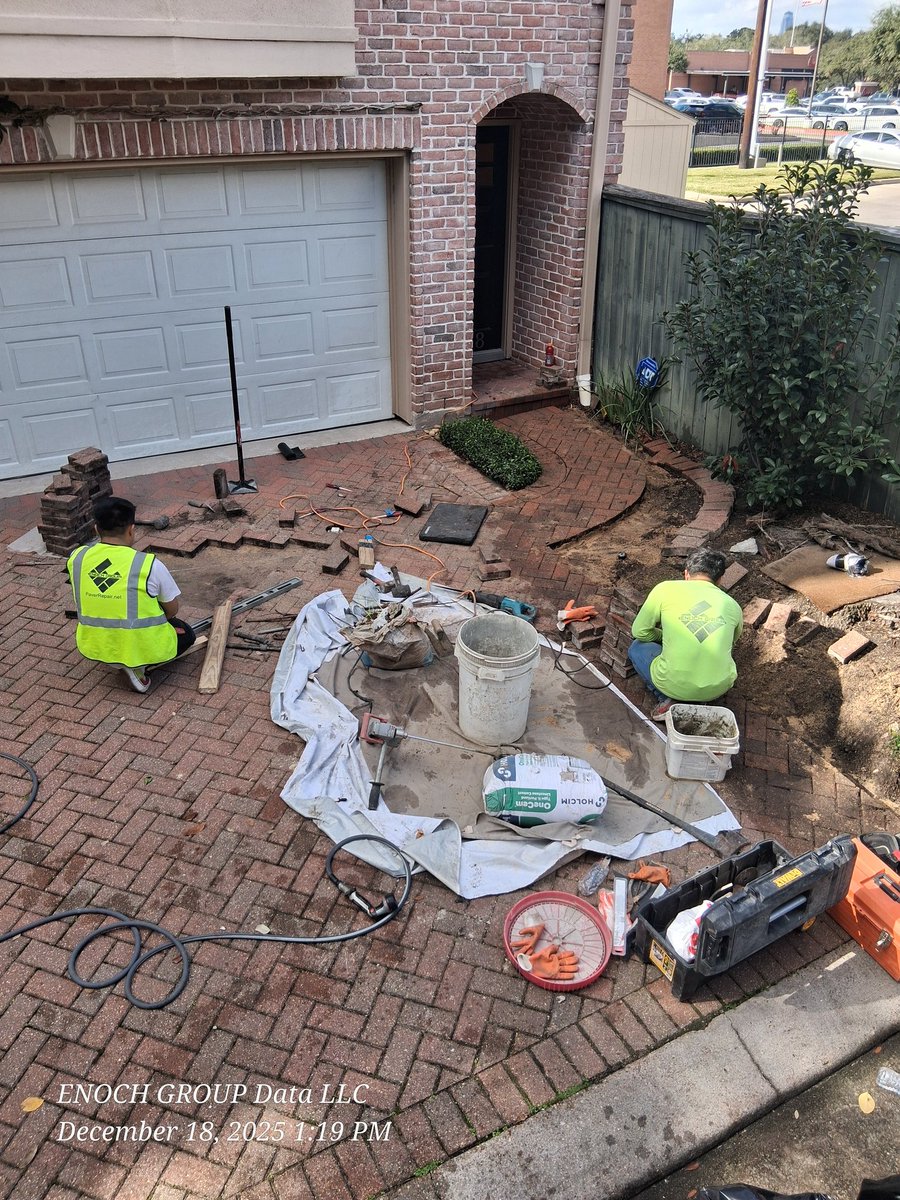 Paver_Repair's tweet photo. Brick Paver Repair Houston's message to Landscapers:

Profits are lying on the ground in the form of paver repairs

We want to be your vendor or your trusted Specialist to refer your customers to assess and address distressed Interlocking Pavement Systems https://t.co/QKMY9ycako