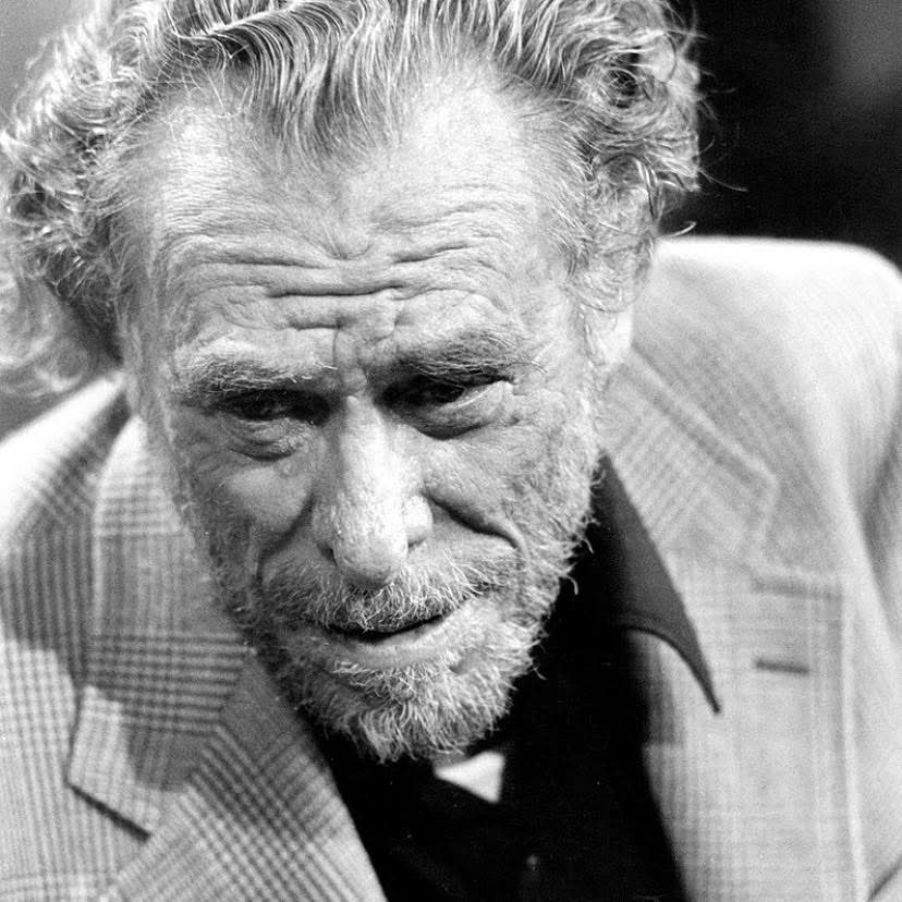 Paroles_auteurs's tweet image. "Noël sert à rappeler à ceux qui sont seuls qu'ils sont seuls, à ceux qui n'ont pas d'argent qu'ils n'ont pas d'argent et à ceux qui ont une famille de merde qu'ils ont une famille de merde."
Charles Bukowski