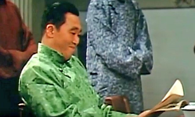 報告書を書き上げて読み返している。報告は過不足なく書くのが難しい。抑えた筆致で事実とその経過。年内の仕事はだいたい終わり。