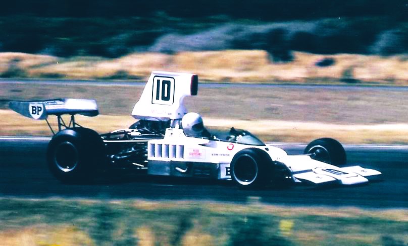 Warwick Brown, an #F5000 ace who turns 76 today, said: “Those cars were monsters. We had to unbolt our brains. Don’t think about it. Just go for it.” Pic: Brown’s Lola-Chevy T332, Teretonga, ’74. He won the ’75 #Tasman #NewZealandGP in the car at Pukekohe, lapping the field.