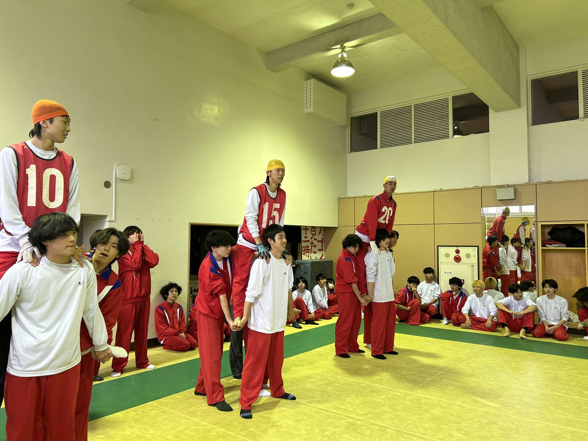 tigusahs's tweet photo. 2学期の締めくくりとして、2学年のスポーツ大会が行われ、男子は迫力満点の騎馬戦、女子は白熱の棒引きで大いに盛り上がりました。
どのクラスも団結力と勝負への集中力が光り、熱気に包まれた時間となりました。
笑顔と歓声あふれるすばらしい大会になりました。 https://t.co/clPuLpcRsf