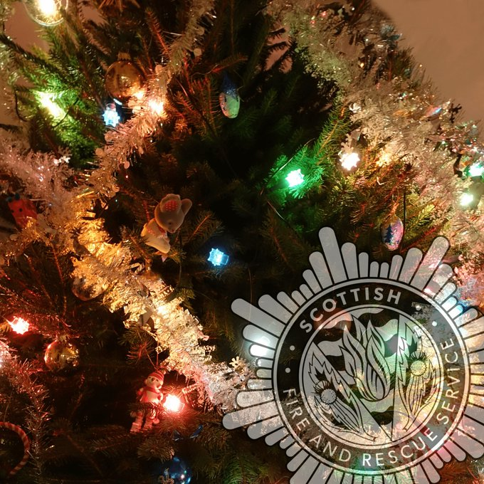 Don't forget to unplug fairy lights or other electrical Christmas decorations before you go to bed tonight.  Stay safe during the festive season and beyond.  Read more on #FestiveSafety ow.ly/wbnK50LZzvT #TakeCareThisWinter