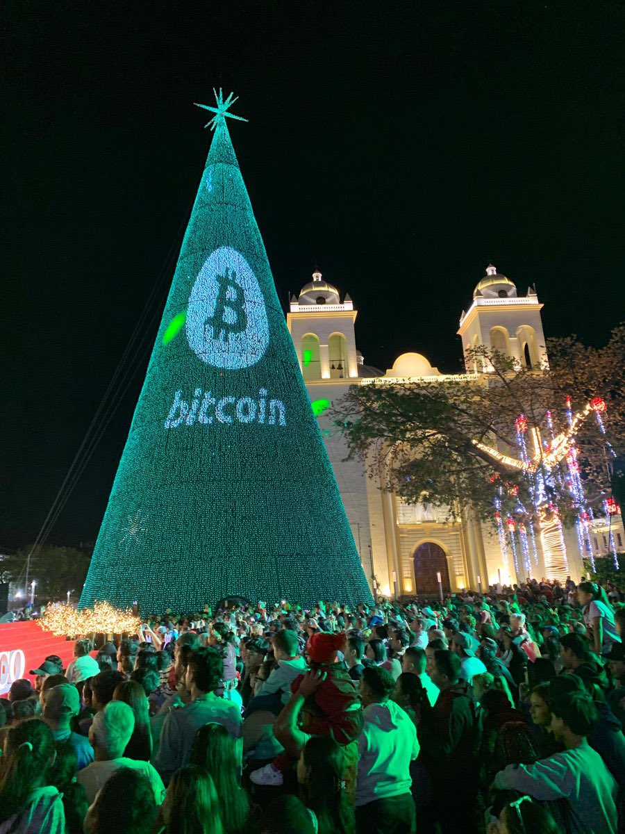 BitcoinMagazine's tweet image. A #Bitcoin Christmas in El Salvador last year 🇸🇻
