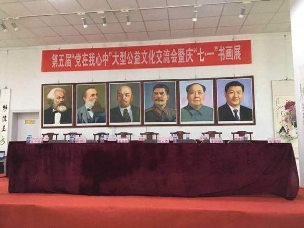 马克思在中国仍被供在台上当“教师爷”，本质是认知落后的结果。从现代科学角度看，马克思主义的核心观点全部失效，没有一条苟活。一个不可证伪、不可预测、永远“事后正确”的体系，不是科学，只是意识形态叙事权力。还把近两百年漏洞百出的老古董奉为科学经典，这种事如果不够愚昧，小学生也做不出来。