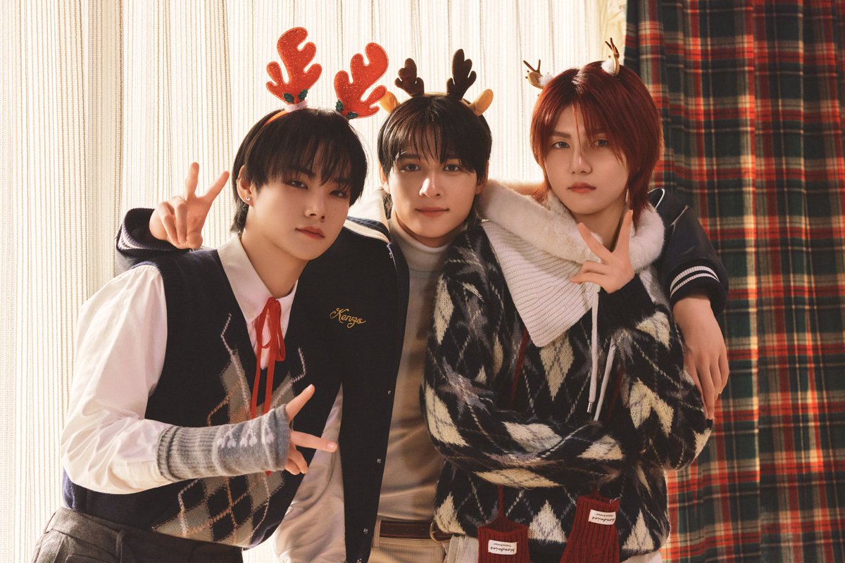 _AMPERSANDONE_'s tweet photo. 앰퍼샌드원 (AMPERS&ONE) 'Last Christmas' │ Behind Photo 📸
🔗 https://t.co/saLc3xPJ9k
#앰퍼샌드원 #AMPERSANDONE
#Last_Christmas #Cover https://t.co/qyRWYr3LFh