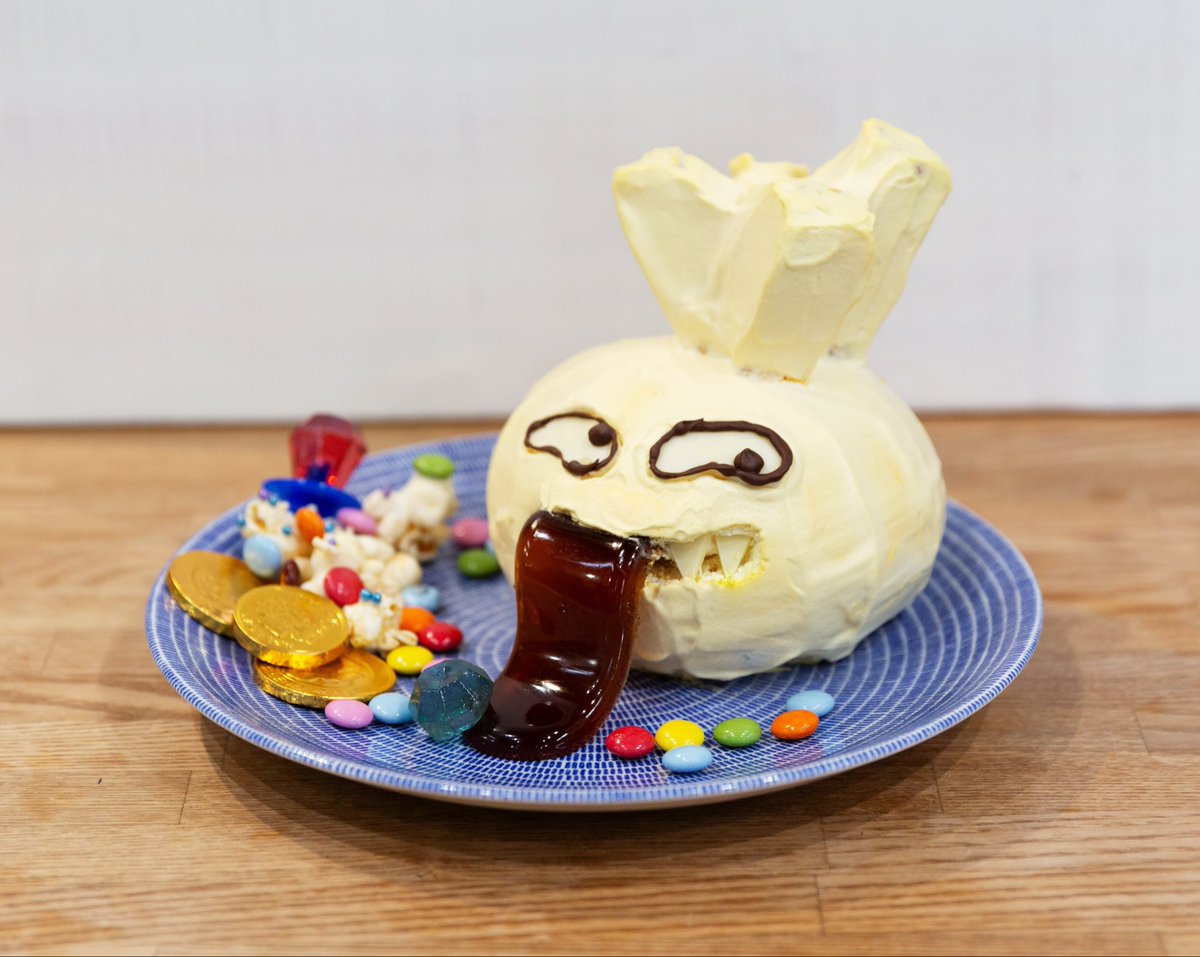 shoumatuya's tweet photo. 今年のクリスマスケーキは、ヨメさんが作った「おどるほうせき」‼️

 #ドラクエ https://t.co/Xmf9ohqbke