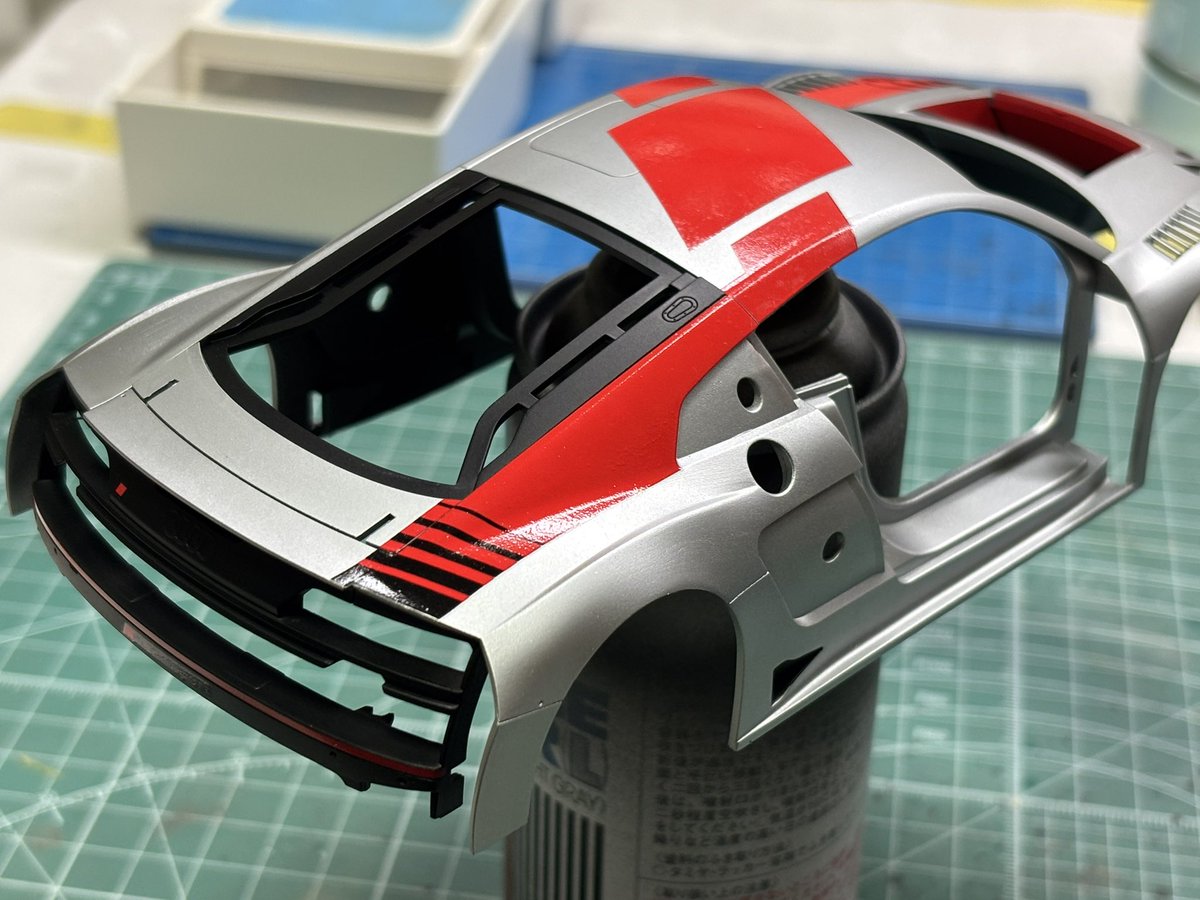 MENG 1/24 アウディR8 LMS GT3 2019
進捗②
ボディをブリピアスシルバーで塗装✨ちょっと明るめのシルバーにしました🚙
そしてデカール貼り貼り
塗り分けと合わさって赤が映えてカッコイイ😻
完成見えてきました😆
#経過
#プラモ天狼祭冬の陣