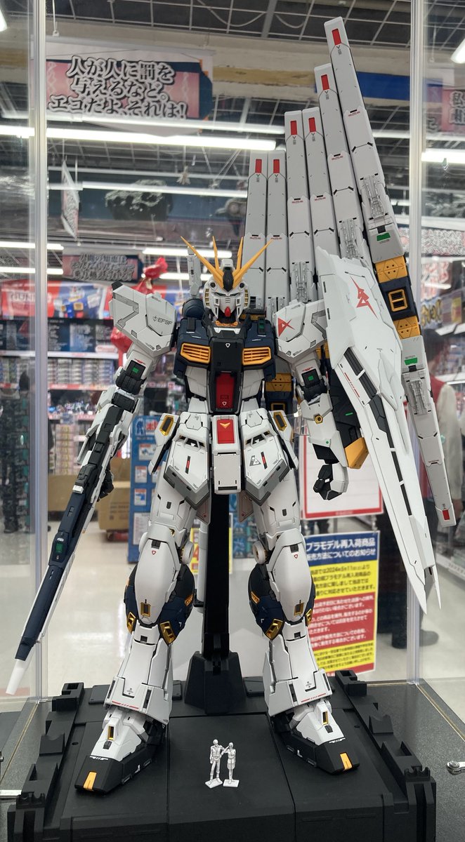 パッケージの箱込みで重量8kgと話題の「PG UNLEASHED 1/60 νガンダム