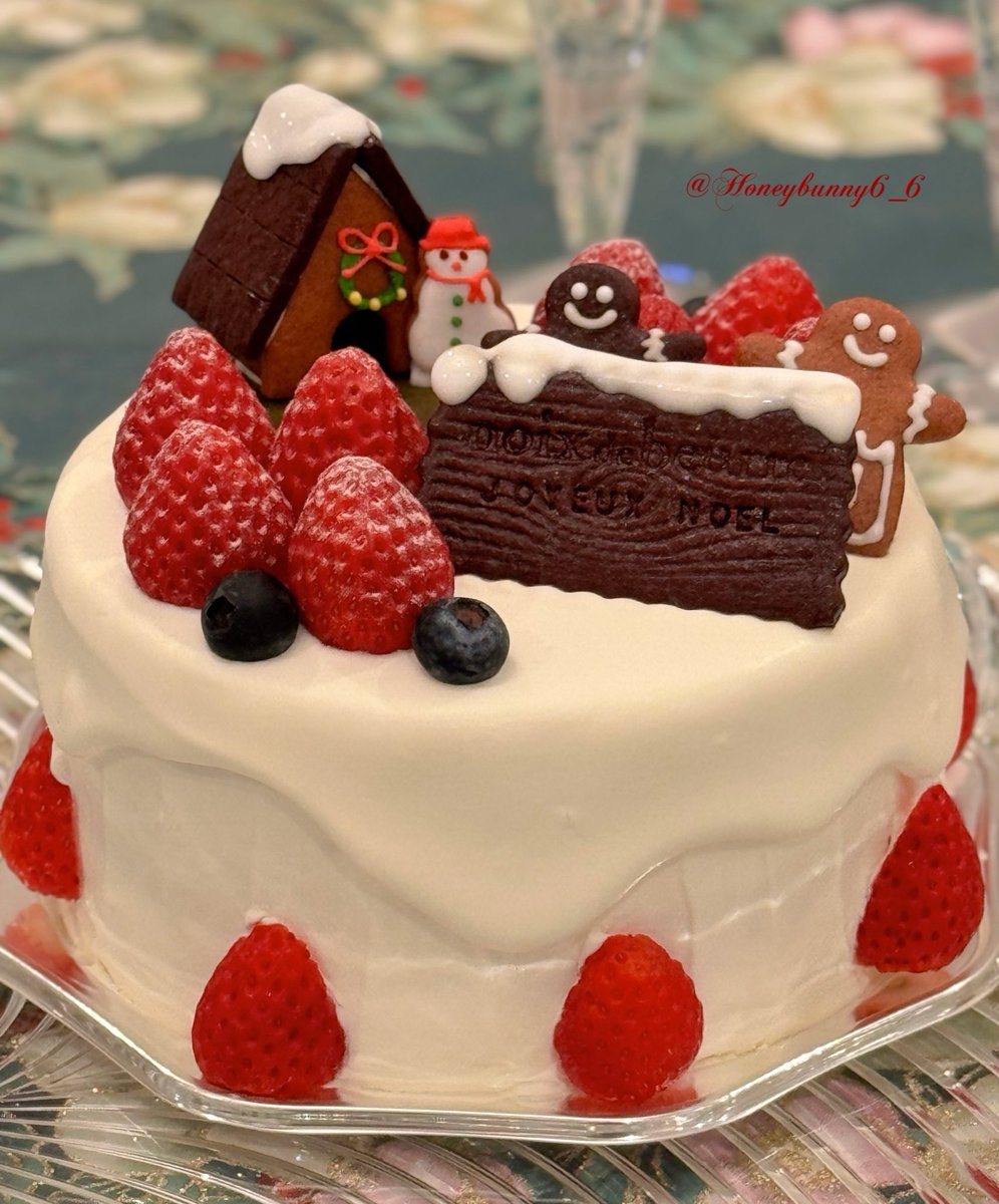 Honeybunny6_6's tweet image. 今夜はおうちで家族とささやかなクリスマス会をします

noix de beurre (ノワ・ドゥ・ブール)のクリスマスケーキ可愛い¨̮🎂ʾʾ 

皆さま素敵なイヴをお過ごしください

🥂MOËT &amp;amp; CHANDON ホリデー
 #おうちカフェ  #moetchandon
 #ノワドゥブール  #クリスマス2025