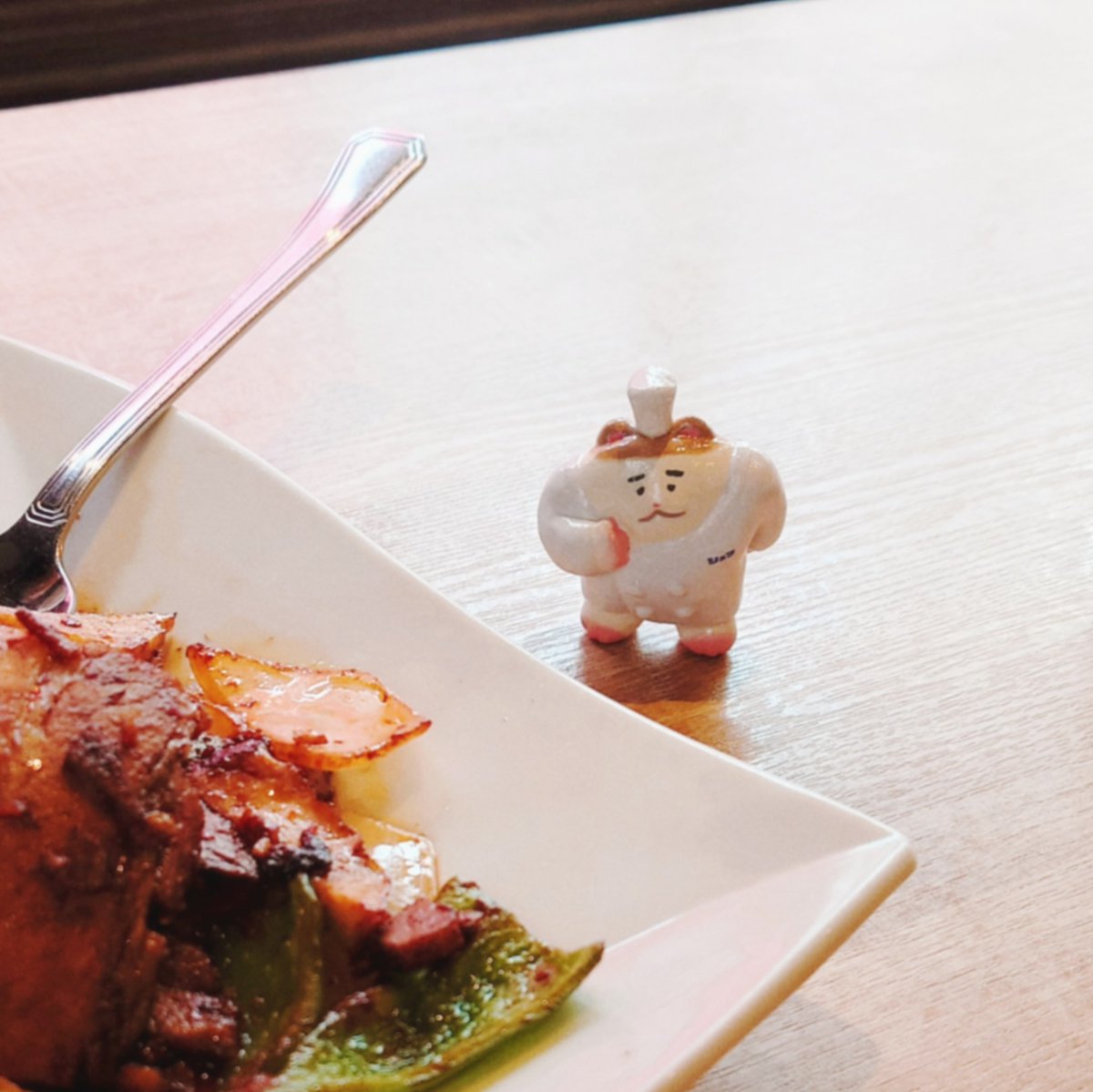 「わたしがつくりました」という顔で立っているハム達です🐹
ご飯と一緒に写真を撮りたくなります