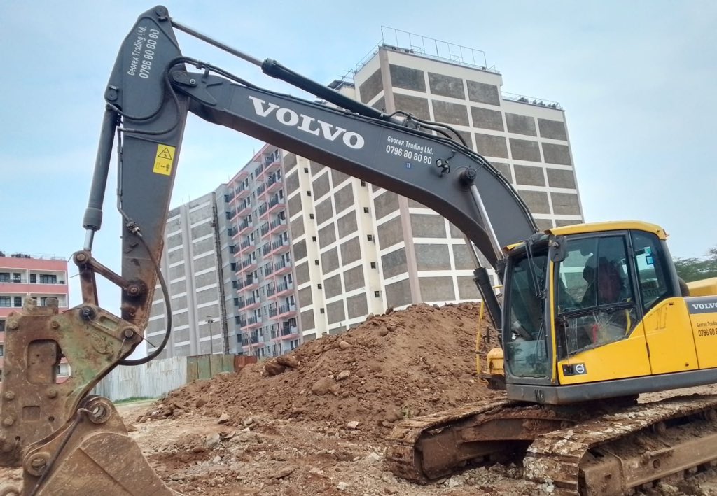Greetings friends and clients 
We continue to support your projects with dependable civil works, excavations, backfilling, bush clearing, material supply, and reliable heavy equipment logistics. 🚛
📞 0796 808080
🌐 georextrading.org
