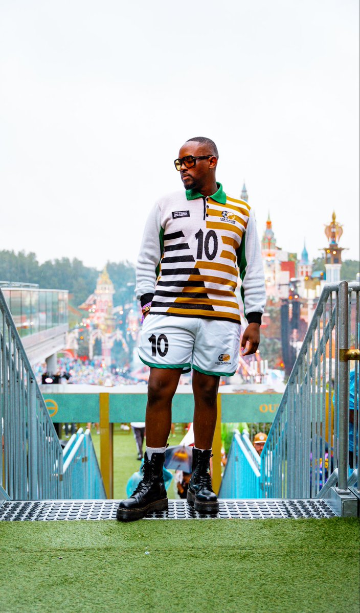 TOMORROWLAND別注 NEW HUMBIE HOOD LEO that one year i showed up to Tomorrowland in my @kasiflavour10 and