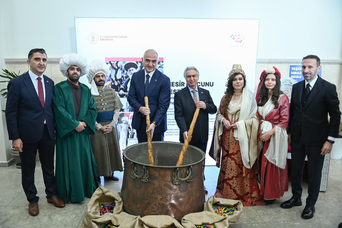 🎉 Geçmişimizi geleceğimizle bağlayan köprü; YAŞAYAN MİRAS OKULU açıldı!

Genel Müdürlüğümüzün koordinasyonunda; Kültür Varlıkları ve Müzeler Genel Müdürlüğümüz, Millî Eğitim Bakanlığı, Gençlik ve Spor Bakanlığı, UNESCO Türkiye Millî Komisyonu ile kültür ve sanat alanında