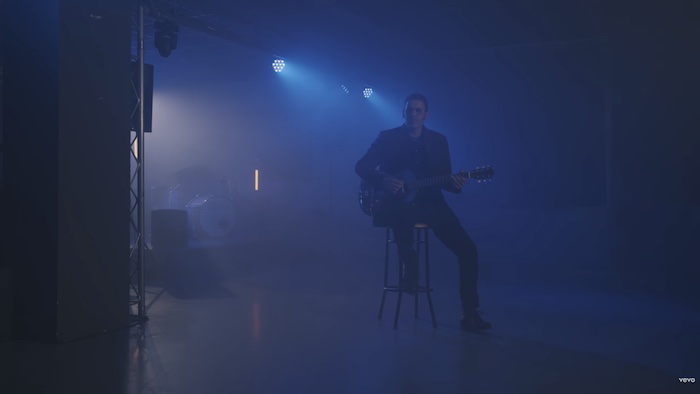 revista_efeeme's tweet photo. #Depedro presenta el vídeo de ‘Al tuo fianco’, la canción que ha compuesto para la banda sonora de la serie “Romi” https://t.co/P62uuomgLW https://t.co/fPl6bcXqeT