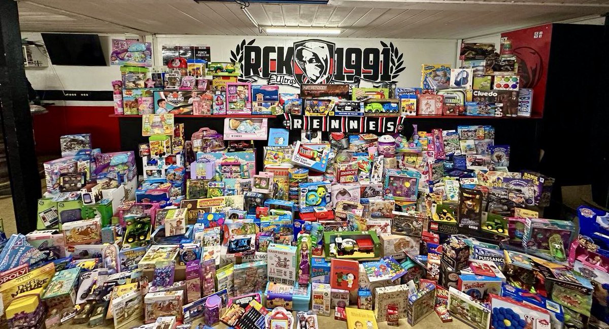 [COLLECTE DE JOUETS - RCK]

Cette année encore, la récolte de jouets organisée par le RCK est un véritable succès.

Au total, 30 cartons, soit plus de 1 000 jouets, ont été collectés et remis aux quatre associations rennaises partenaires.