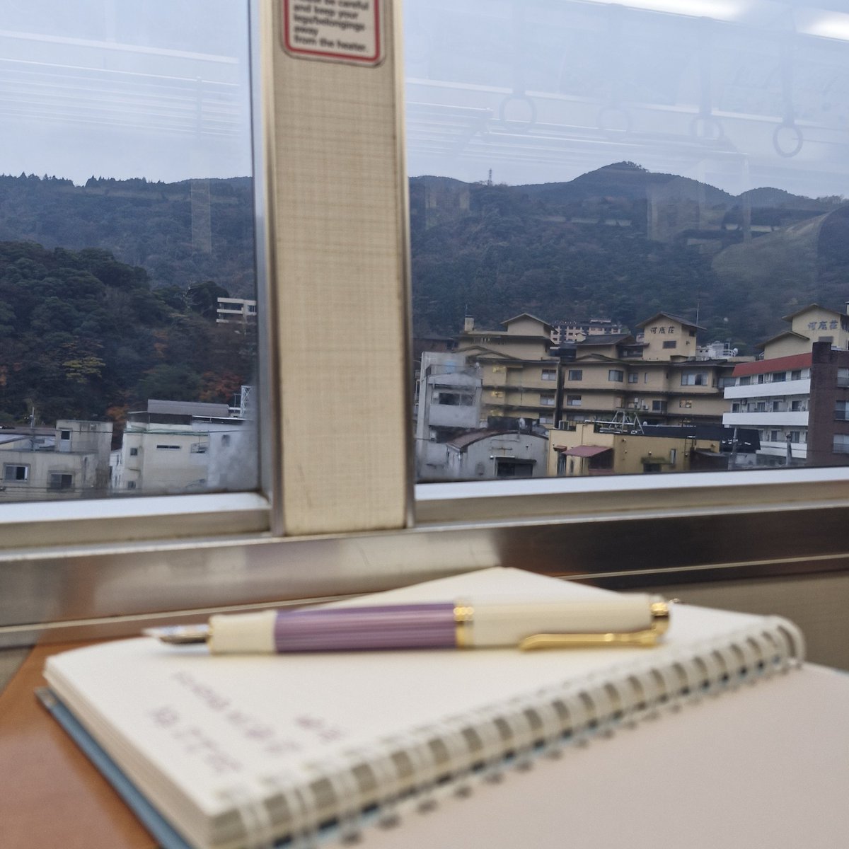 여행 끝나면 대충 아이봤에
"아굳형 일본가서 문구에 100만원 꼬라박은 둘기 봤어?" 란 제목으로 게시글이 올라갈듯 하다.