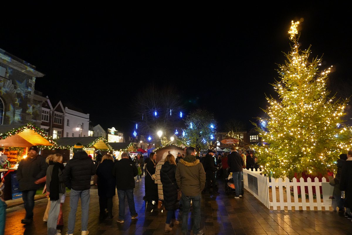 Don't forget Christmas on the Square is closed 25th &amp; 26th Dec, but Salisbury SnowGlobe bar and the street food will be back open from 27th to 31st Dec 🌭🍻🍩

🔗 salisburycitycouncil.gov.uk/whats-on/chris…