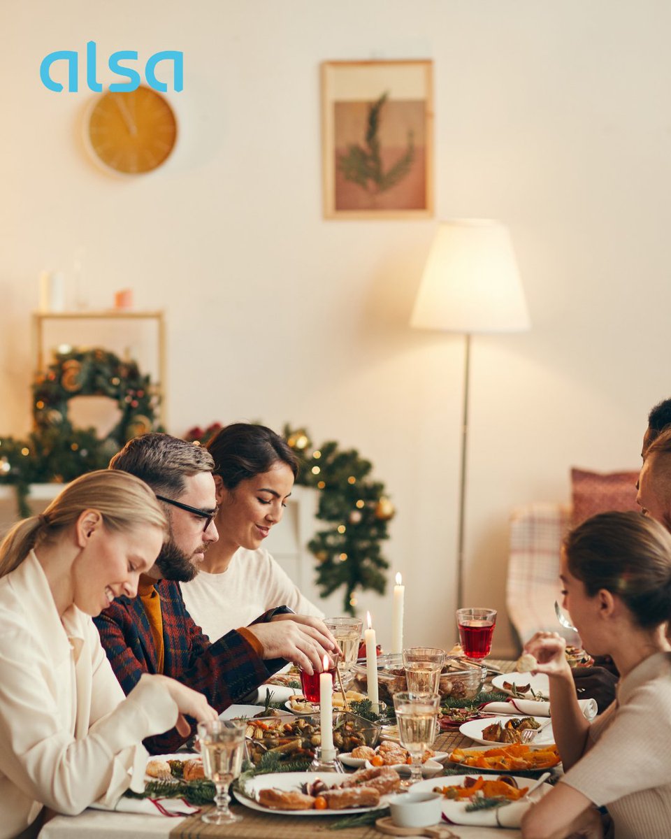 🥂 Todo o equipo de Alsa deséxavos unha feliz Noiteboa e bo Nadal! 

🎄Lembra que hoxe os servizos de #AlsaCalPita terán o seu remate en horario reducido. Planifica o teu regreso á casa seguro. #NadalEnBus