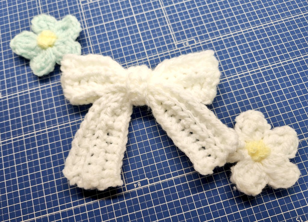 curari_r's tweet photo. 今日は自分用にリボン編んでみました🎀
編み物も楽しい✨
#ハンドメイド　#リボン　#かぎ針編み 　
#ハンドメイド好きさんと繋がりたい https://t.co/MmnUSIXBME