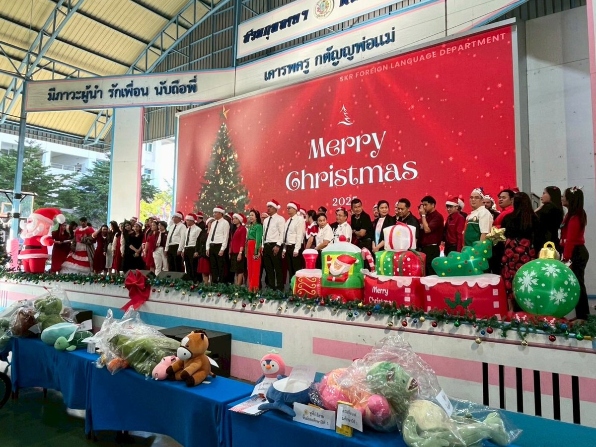 BFITSThailand's tweet image. At the SKR BFITS Program, the whole campus came together—teachers moving through the crowd, students fully engaged, and a shared moment unfolding across the grounds 🚀 These photos capture a school connected, present, and learning side by side.

#BFITSProgram #TeachInThailand 🇹🇭