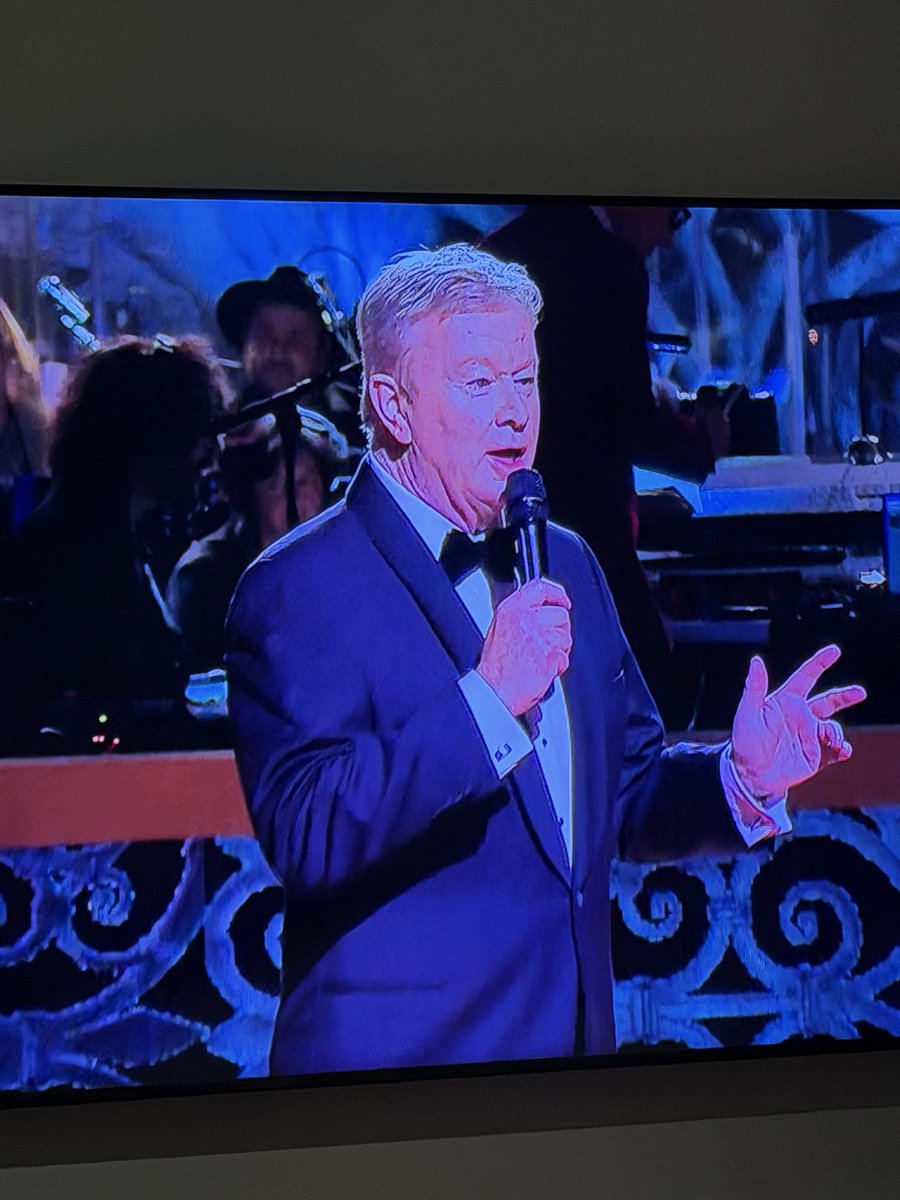 Denis Walter, what a quality act. All class. #carolsbycandlelight #carols <a href="/deniswalter3aw/">Denis Walter OAM</a>
