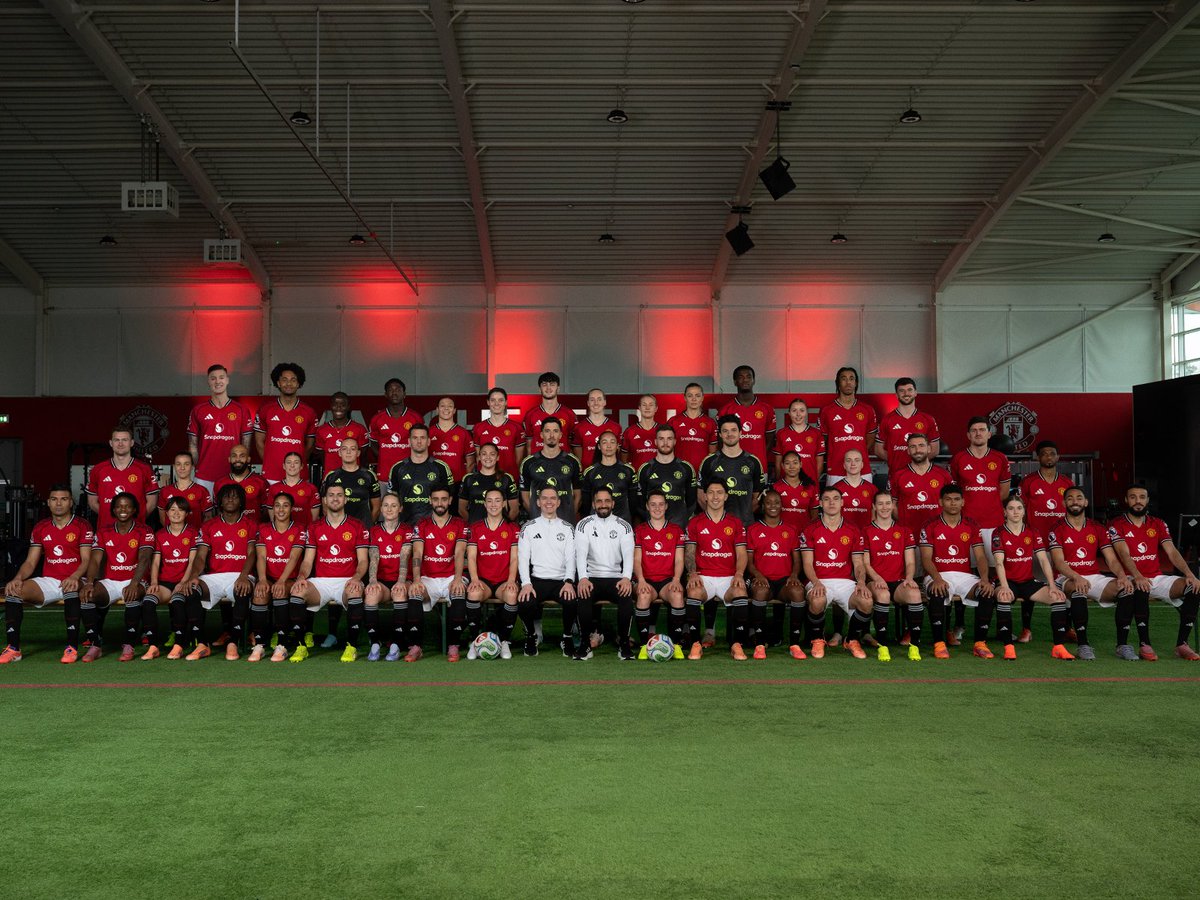 ManUtd's tweet image. One club, United.

Our men’s and women’s teams come together for a special 2025/26 squad photo ❤️🇾🇪