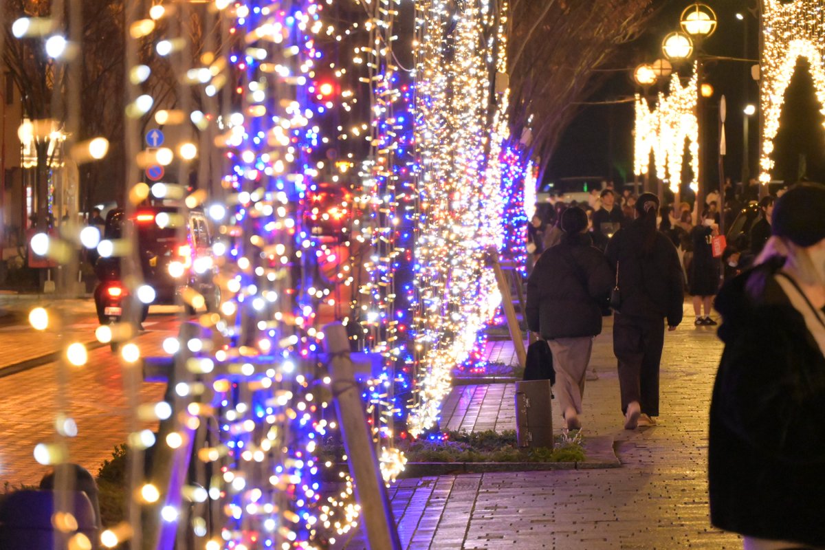kagoshimacityPR's tweet photo. 【みなと大通り公園イルミネーション🎄クリスマス・クリスタルナイトファンタジー】
本日(12/24)、クリスマスイブ特別イベントを開催🎅
ハンドベルによるクリスマス曲の演奏や、光のパフォーマンスで、会場は幻想的な雰囲気に包まれました✨ https://t.co/RJ4cMutWME