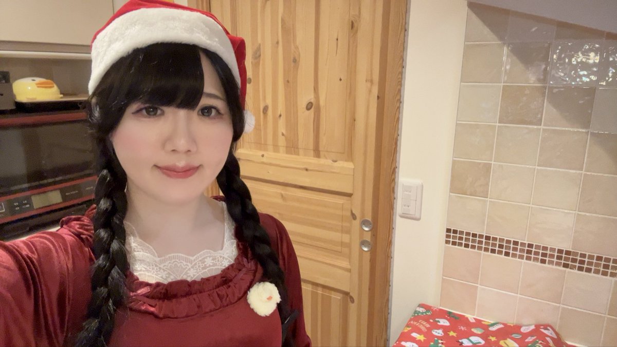 ぴよちゃん♡ 令和の歌まねヒロイン”よよよちゃん、初のフォトブック『#よよよ