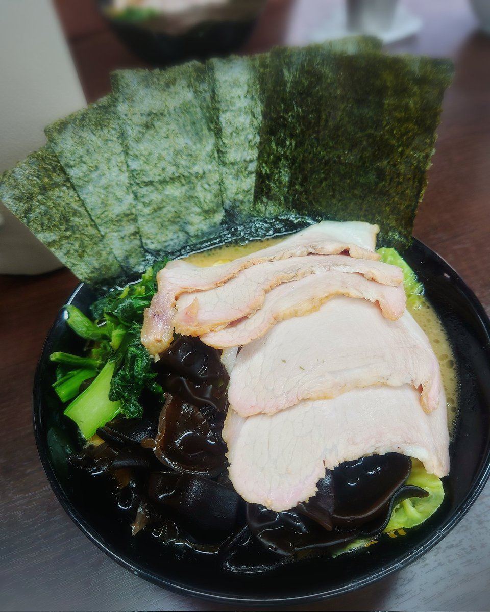 doremidayo's tweet image. メリー・クリスマス🎅🎄✨　本日はクリスマスラーメン😁✌️　杉田家さんにおじゃましましたぁ🎵🎵　チャーシューのデコレーション最高🤗🤗　いつも美味しい🍜ありがとうございまーす🙏🙏　#クリスマス・イヴ　　#ラーメン　　#杉田家