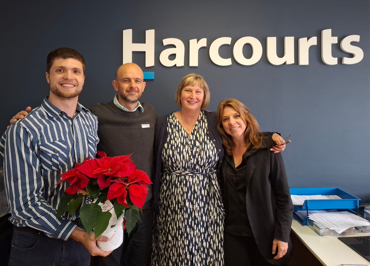 Capture_Video's tweet photo. Our team has been out and about connecting with clients across the region as we wrap up the year.
Pam enjoyed a quick catch-up out in Pretoria — always great to end the year with real conversations and shared energy.
#capturehdmedia #realestatemarketing #walkthroughvideo https://t.co/P6RulTQ2EY