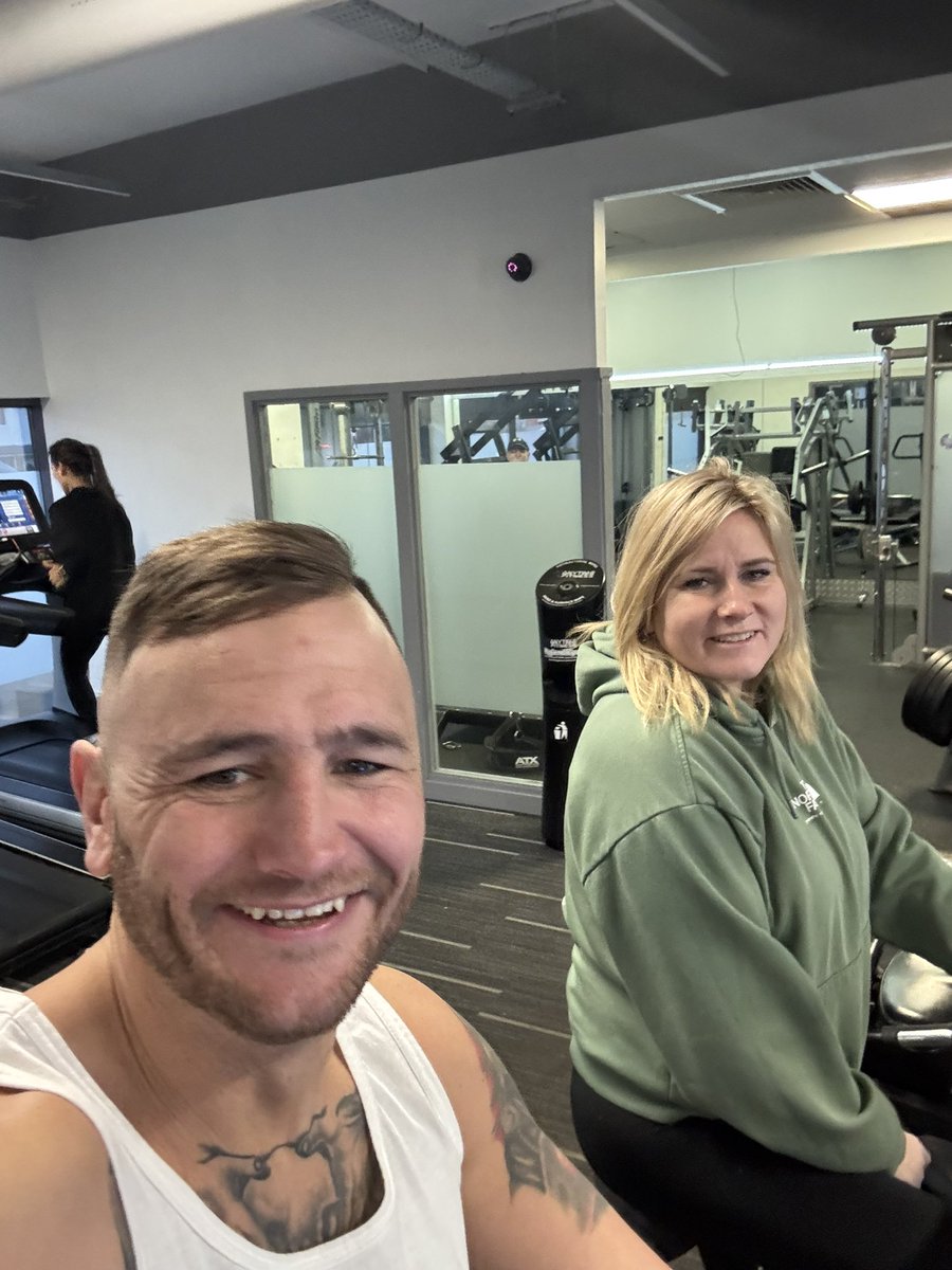 Christmas Eve session done with the wife 💪🏻💙