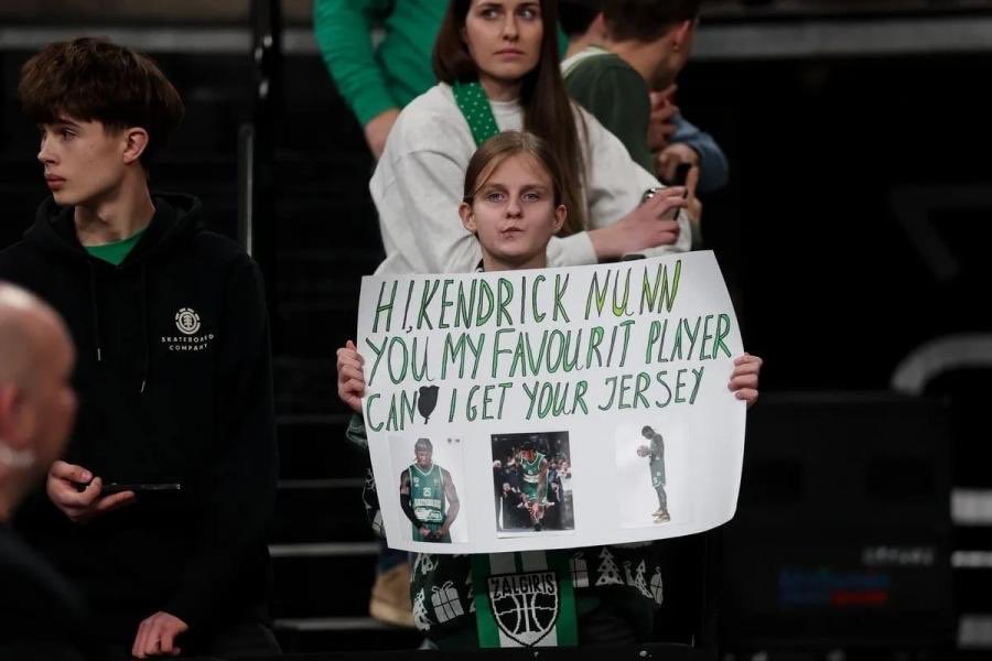 Dear <a href="/bczalgiris/">BC Zalgiris Kaunas</a> friends, can you help us spot this young fan? 
Kendrick has something special for her!