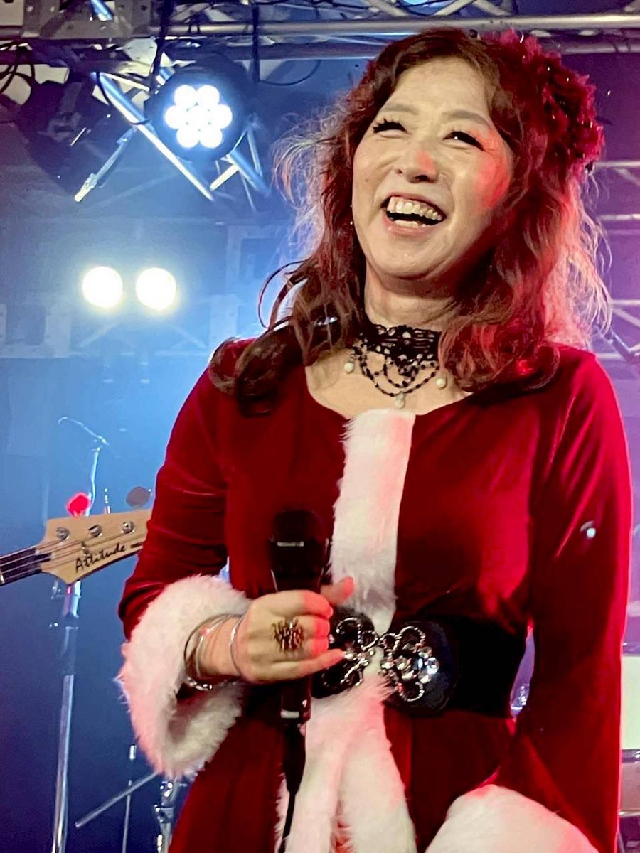 mikka_singer tweet media