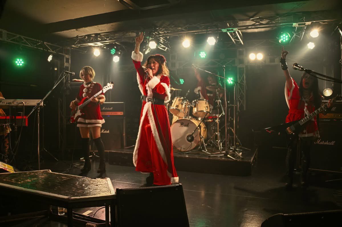 mikka_singer tweet media