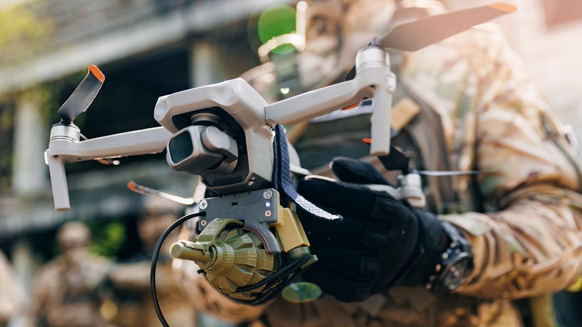 SanderSassen's tweet image. Oh kijk, dit soort berichten leest u niet in de Nederlandse media. Neergeschoten drone in Estonia kwam uit Oekraïne, dus NIET uit Rusland. Maar @rubenbrekelmans had die drone afweersystemen inmiddels al besteld natuurlijk?

Bron: news.err.ee/1609893863/cra…