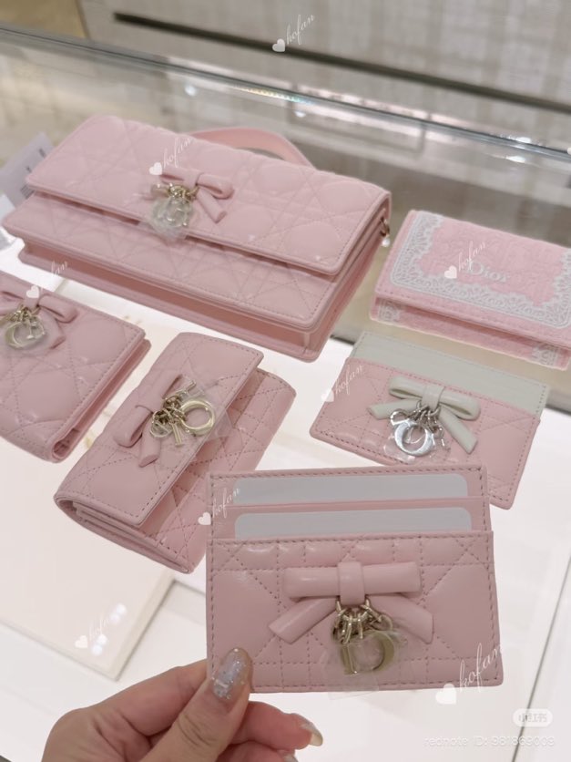 Dior คอลนี้เล่นแรงมากกกกกกกกกกกก มีแล้วเหมือนเต้นบัลเลต์เป็นเลย เท้าพ้อยตั้งแต่เกิด 🩰