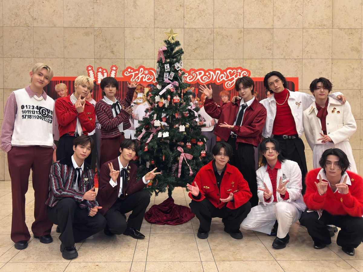 クリスマス☆仲良しシマナガエ♡ G87RYjZakAAt4nt?format=webp&