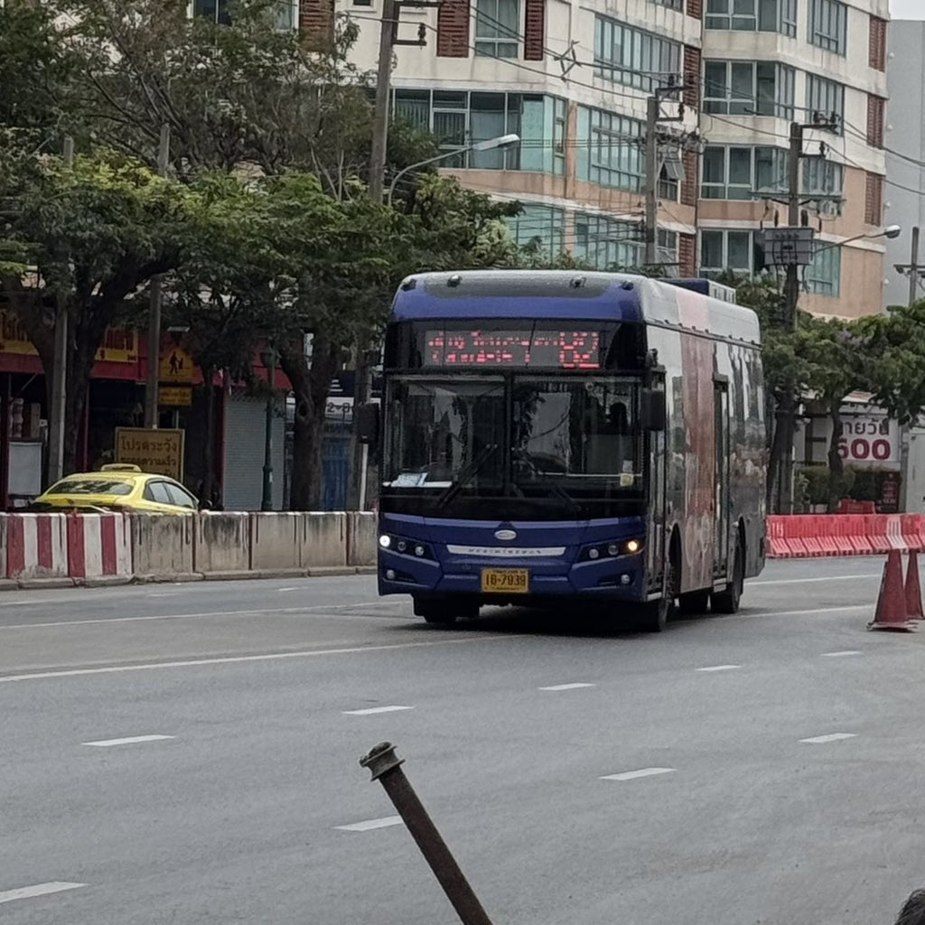 sfkkfs_'s tweet image. หลายคนยังไม่รู้ บัตร Hop Card  ขึ้นรถเมล์ไฟฟ้าเหมาๆ เปลี่ยนสายได้ทั้งวันแค่ 40 บาท ถ้ารถเมล์ไฟฟ้าต่อเรือ 50 บาท นั่งรถทั่ว กทม.อย่างคุ้ม ประหยัดเงินในการเดินทางเยอะมากกก ดูรอบรถง่ายๆผ่านแอป TSB Go Plus มีเวลาบอกด้วยว่ากี่นาทีถึง ดีใจว่ะรถเมล์ไทยทำดีไม่แพ้ใครแล้วๆๆ