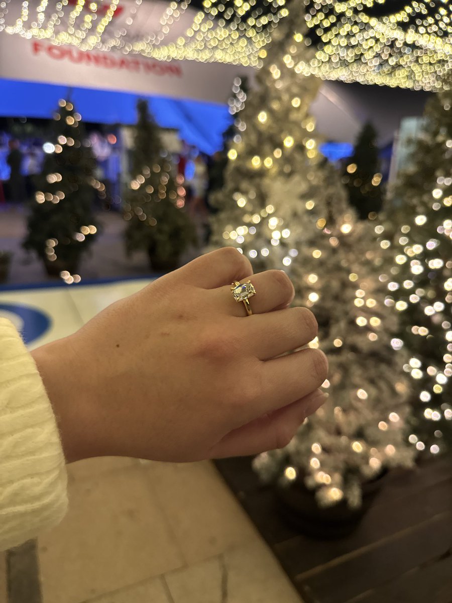 SpenceLynn's tweet photo. A little life update for yall 💍 https://t.co/BKYTMfmHVI