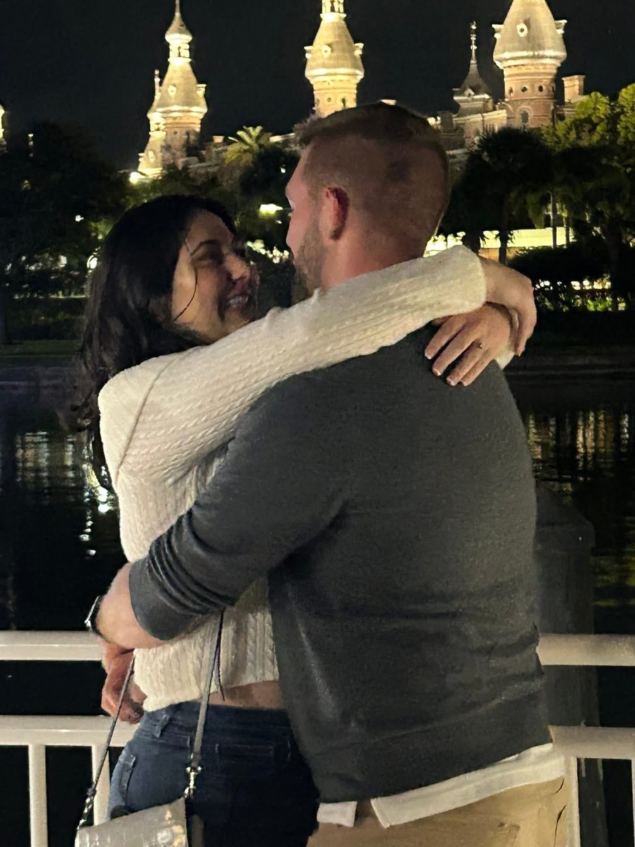 SpenceLynn's tweet photo. A little life update for yall 💍 https://t.co/BKYTMfmHVI