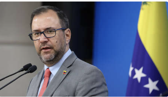 JorgeGestoso's tweet image. El Canciller Yván Gil valoró positivamente la jornada y aseguró que Venezuela 🇻🇪 se anotó una "victoria" diplomática al conseguir que todos los miembros del Consejo de Seguridad, con excepción de EE.UU., rechazaran el uso y la amenaza de la fuerza para la resolución de conflictos