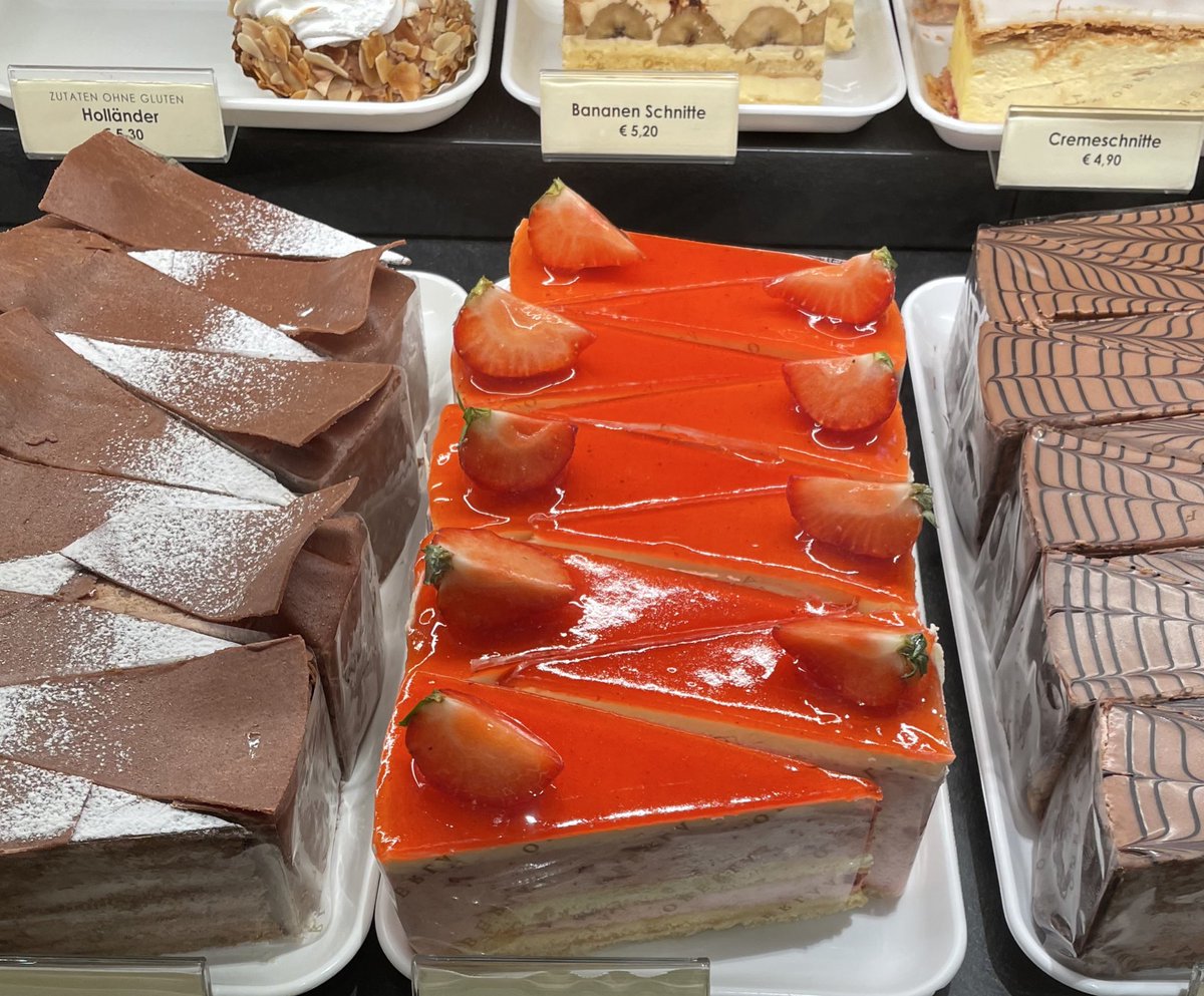 leafhappaaa's tweet image. 12年前に初めてウィーンに行った時ほとんど観光せずあんまり美味しい食事にも出会えずだったけど、唯一ホテルの向かいにあったお菓子の工場の直売所で買ったマカロンが美味しすぎて絶対にここのカフェに行くのを今回の旅の目的にしてました🥹
大好きすぎて昨日も今日も来たw
ご飯もケーキも美味しい🫶🏻