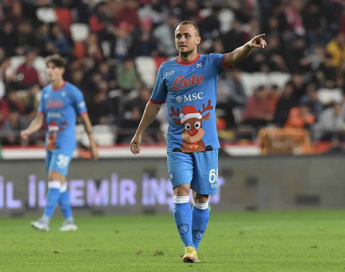 Kitmaster_fr's tweet image. Joyeux Noël ! 🦌🎄🎅🏻

#KITMASTER #RetroFootball #FootballShirts