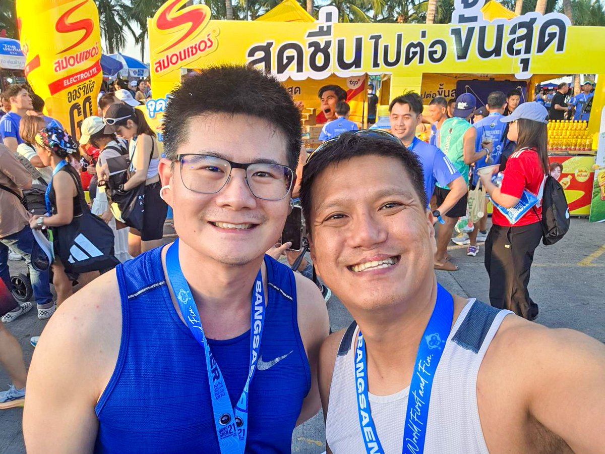 NinjaTooK's tweet photo. 🐒 ลุงตุ๊ก และ ผองเพื่อน ที่งาน Bangsaen21-2025 🫶 ดีใจที่ได้เจอกันครับ 🥰 ep.1
#บางแสน21 #Bangsaen21 #BS21
#บางแสน21_2025 #Bangsaen21_2025
#BS212025 #PlatinumLabel #MICE
#tookkyrun https://t.co/4TNuDORzSs